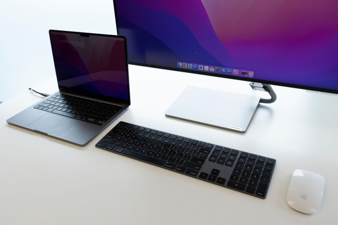 Lenovo IdeaPad Vibe: The Smart MacBook Neo Alternative